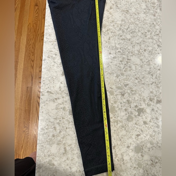 Lululemon Align Leggings Size 10 Black Snakeskin Pattern - Picture 7 of 8